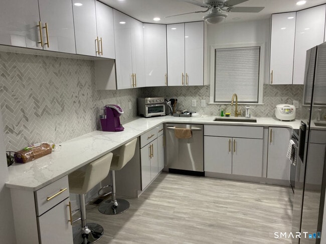 Photo - 136 W Cedar St