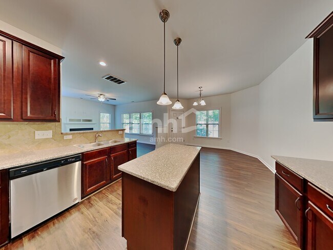 Photo - 746 Sycamore Springs Dr