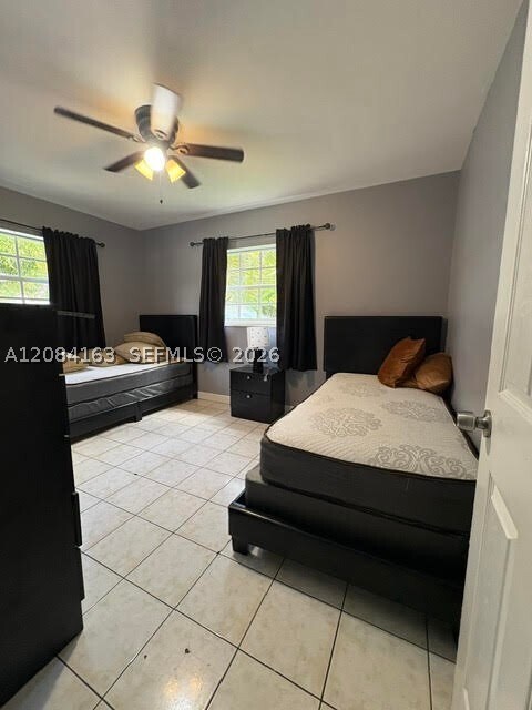 Photo - 441 NE 43rd St