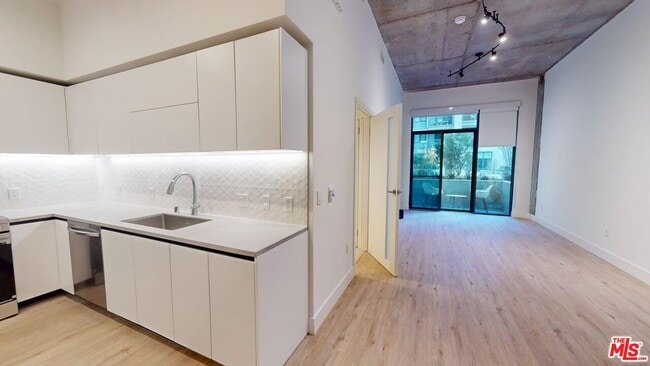 Photo - 414 N Orange St Unit 204