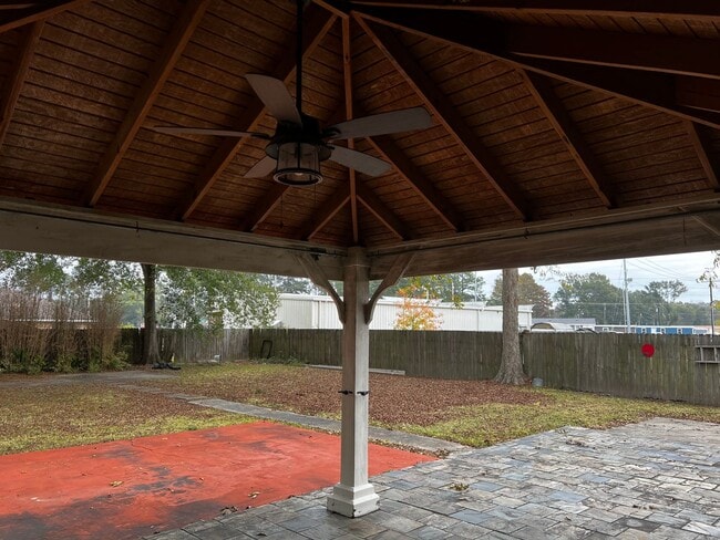 Photo - 3 Bedroom, 2 Bathroom, Brick Home with large yard