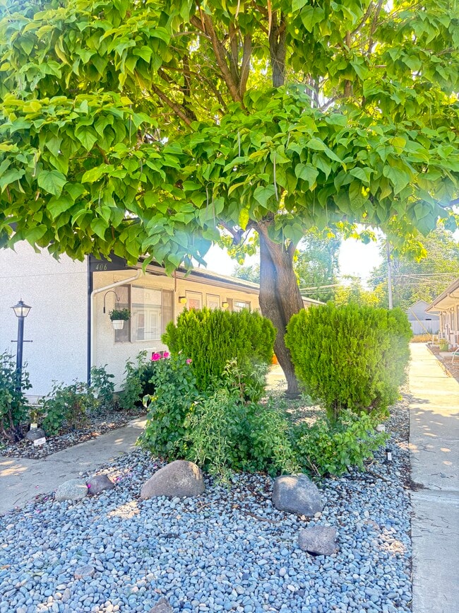 Building Photo - 404-406 S 9th Ave Rental