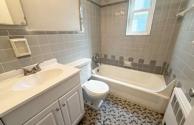 Photo - 922-926 Ludlow Avenue Unit 926-08