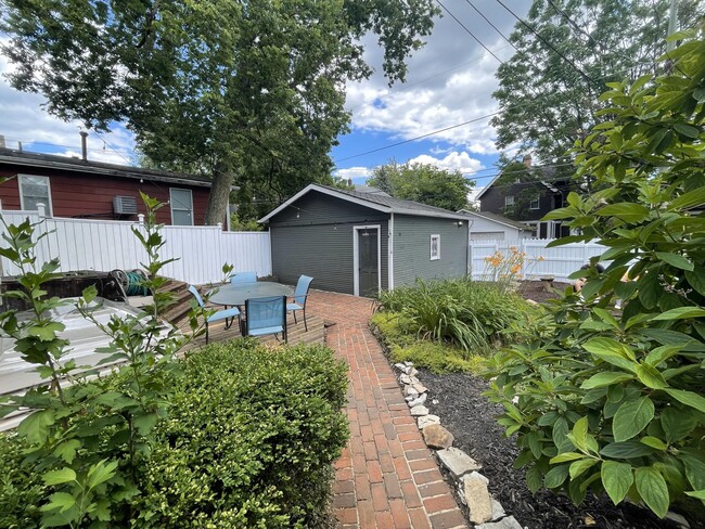 Photo - 161 E Oakland Ave