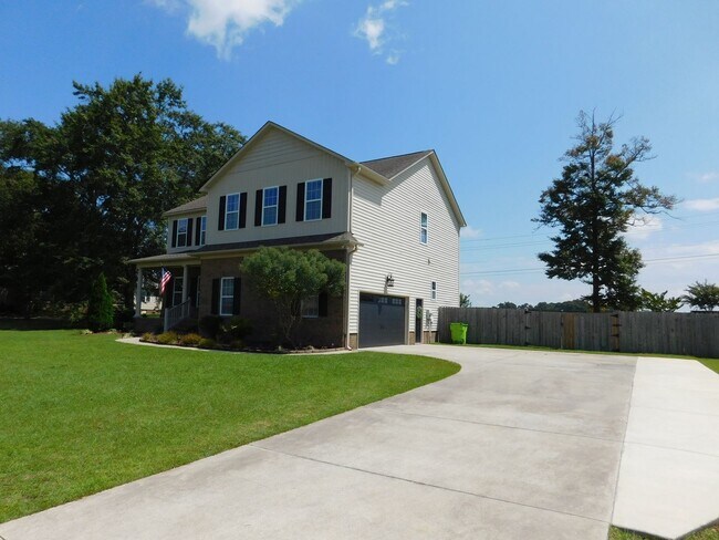 Photo - 101 Staffordshire Dr