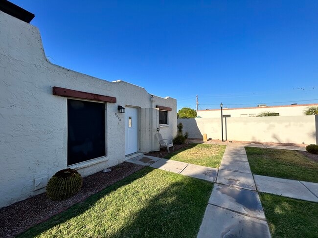 Photo - 8020 E Oak St