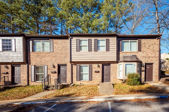 Building Photo - 1526 Charter East Cir Rental