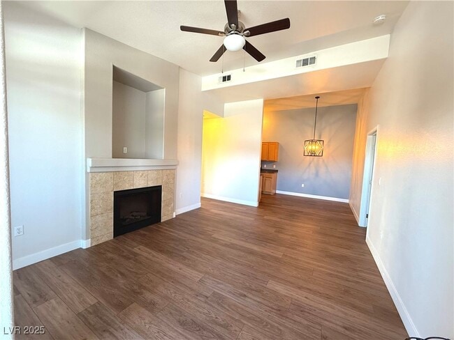 Building Photo - 2305 W Horizon Ridge Pkwy Unit 1224 Rental