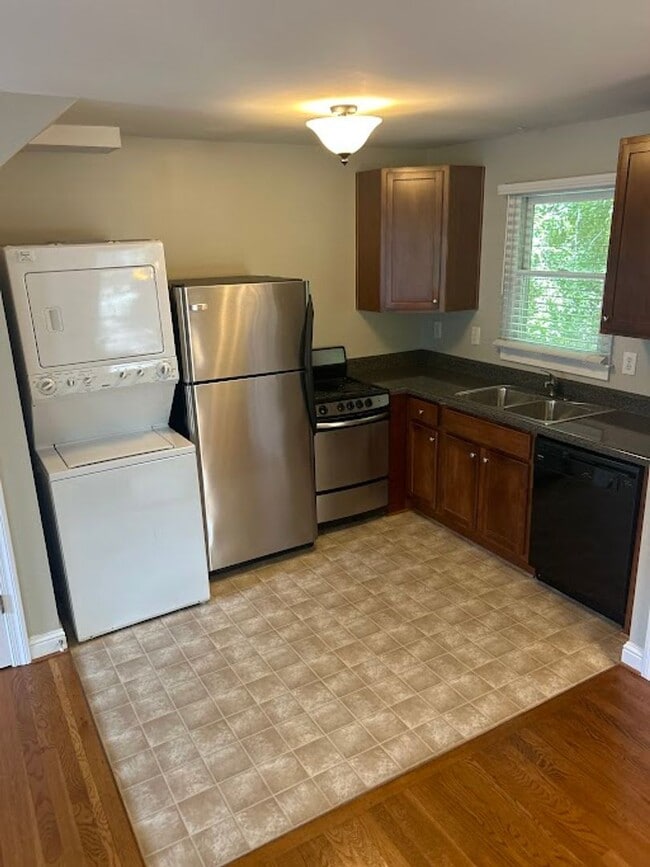 Photo - 88 Lucy St SE Unit D