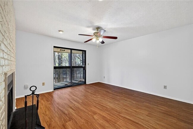 Photo - 903 Cumberland Ct SE