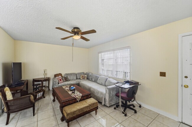 Photo - 226 Normandy Ln Unit E