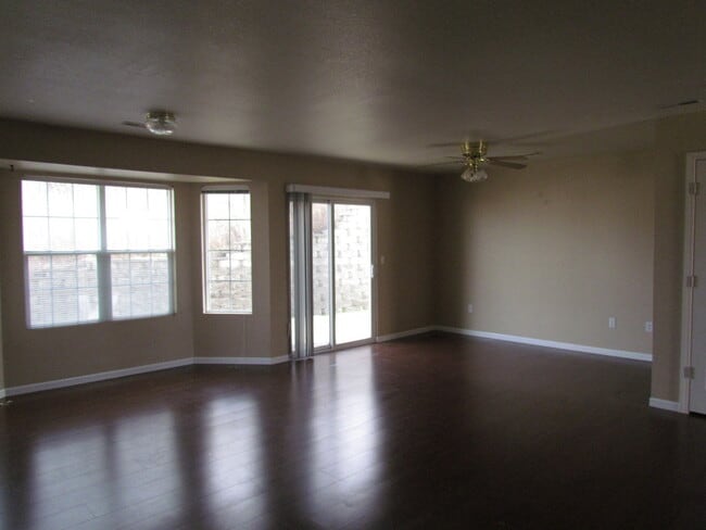 Photo - AVAILABLE SEPTEMBER 08,2025!!