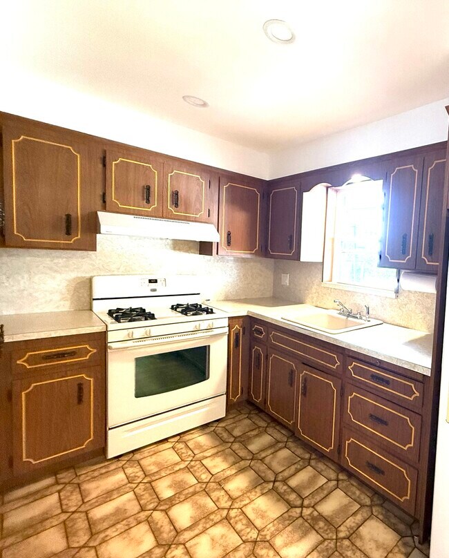 169 Fulton Ave Unit 1 -first floor -private entrance