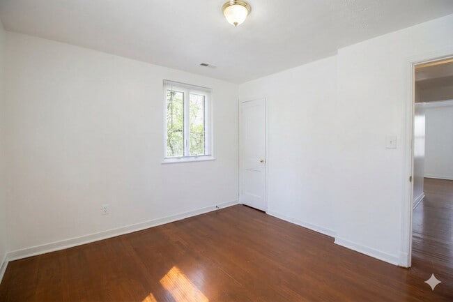 Photo - 407 Lebaum St SE