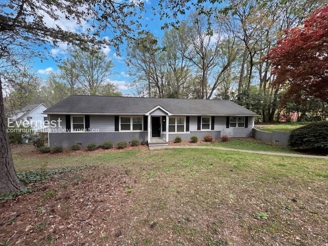 Photo - 1345 Twin Oaks Cir SE