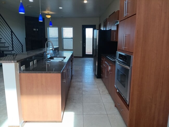 Photo - 915 Edith Blvd NE Unit B