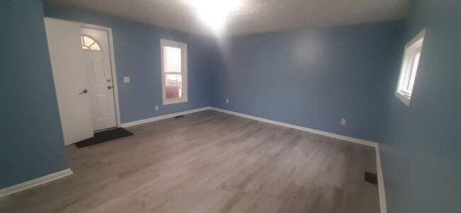 family room - 3792 Brick Schoolhouse Rd Unit Back B