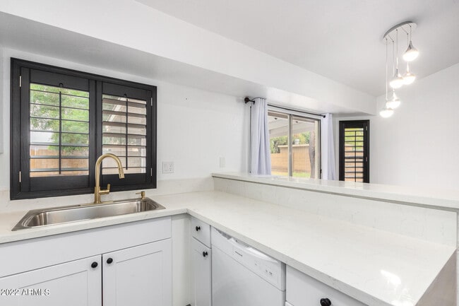 Photo - 19 W Piute Ave