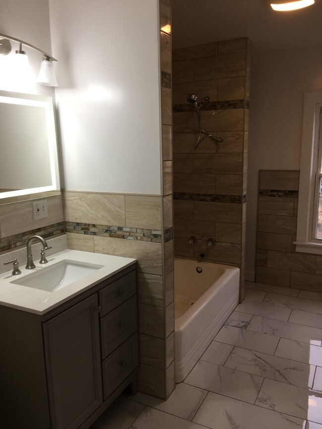 Building Photo - 99 Grand Ave Unit Apartement #2