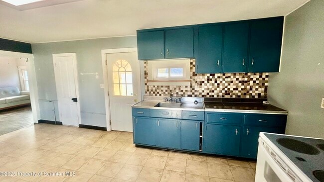 Photo - 5893 E High St