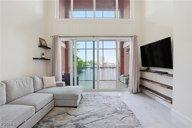 Photo - 2743 First St Unidad 109