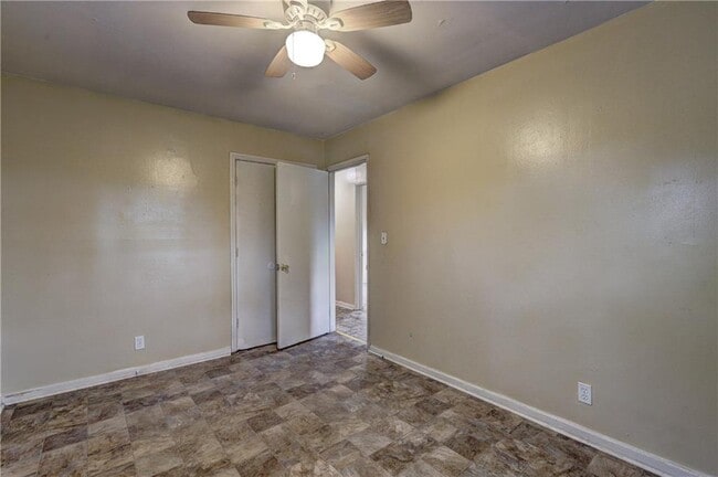 Photo - 2477 Thrasher Ave