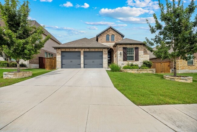 Building Photo - Charming Home Awaits: Spacious & Modern Living in a Prime Location