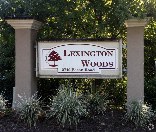 Photo - Lexington Woods Apartments