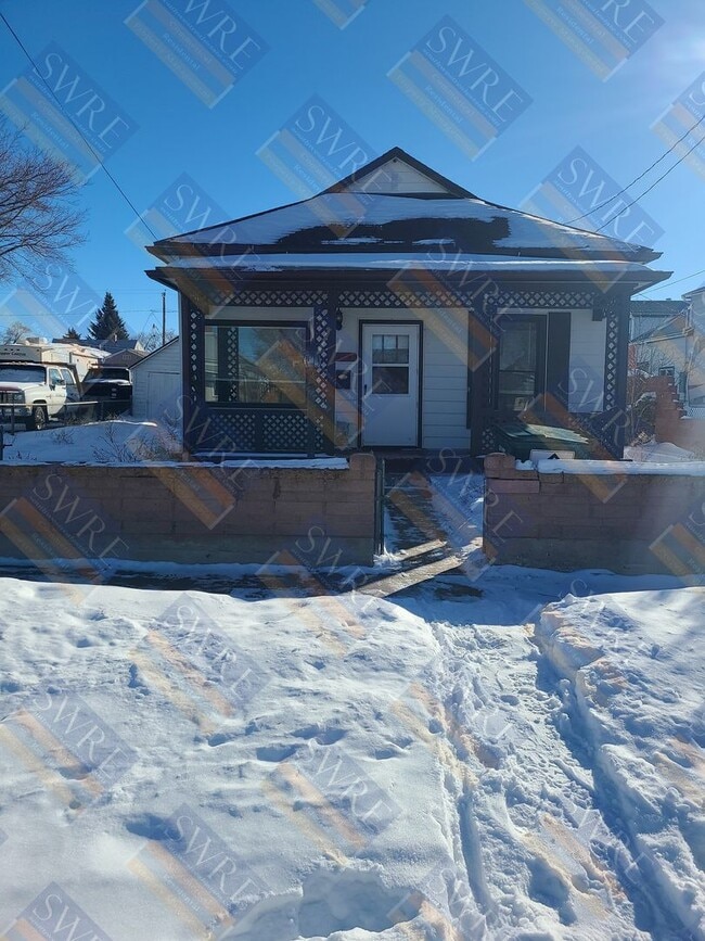 Building Photo - 215 Thomas-