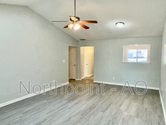 Photo - 707 Farmdale Way NW