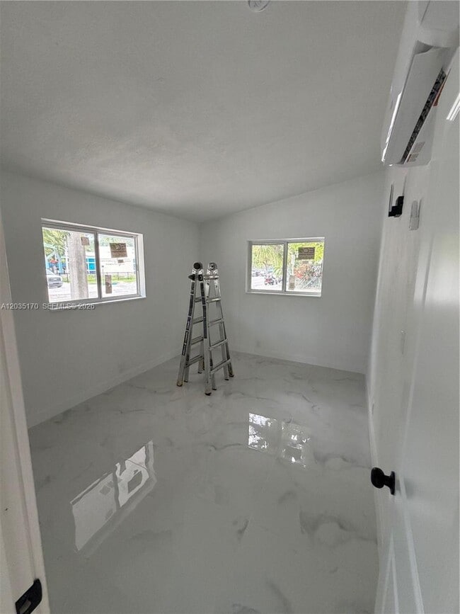 Photo - 3220 Plaza St