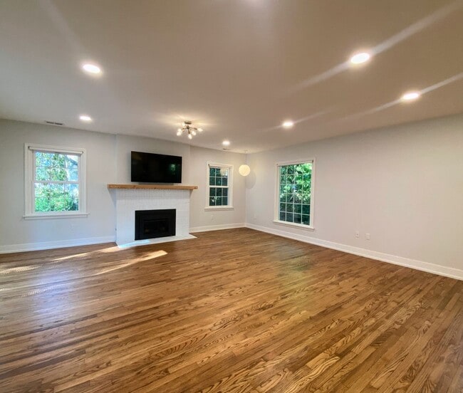 Photo - Gorgeous 2 bed home on the lake!!!