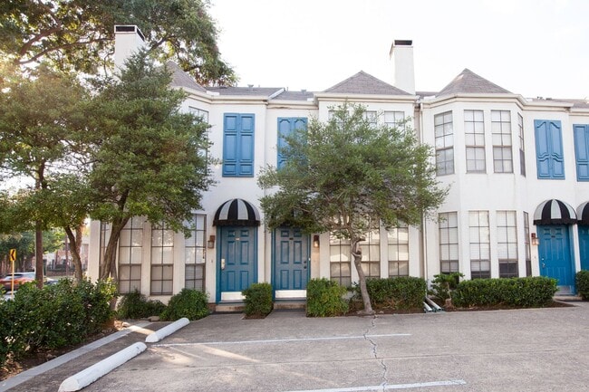 Building Photo - Dallas Townhome with Reserved Parking