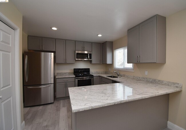 Photo - 40232 Blanchard St