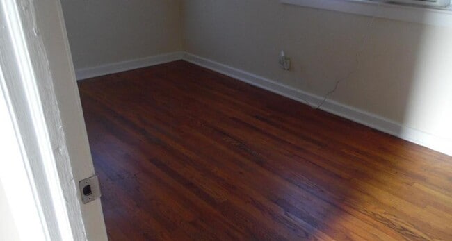 Photo - 208 Miller St