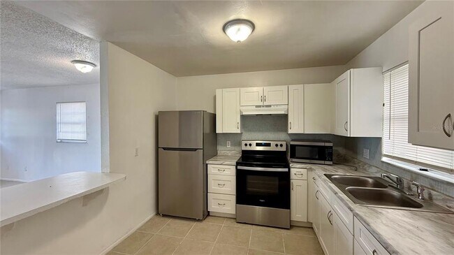 Photo - 325 W Pierce St