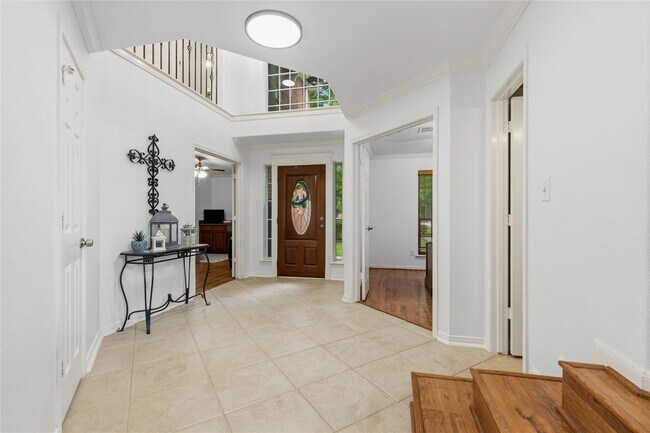 Photo - 203 Mapleleaf St