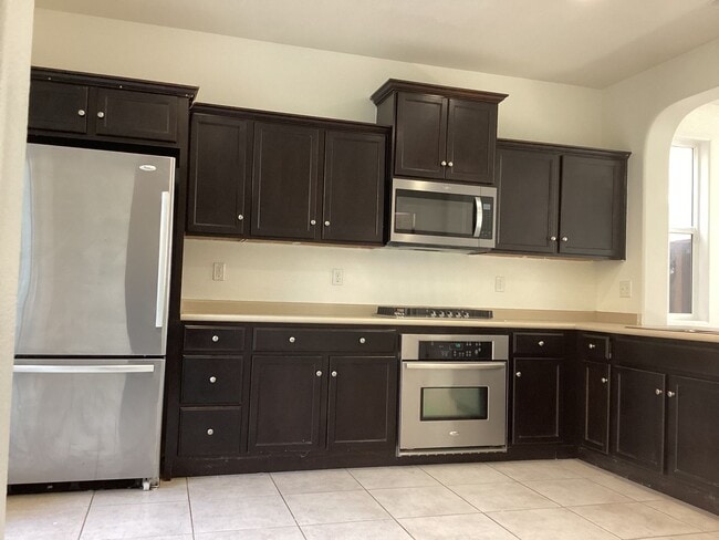 Photo - 1587 Etchings Way