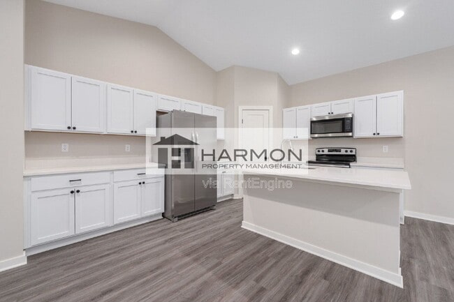 Photo - 3304 W 9th St N