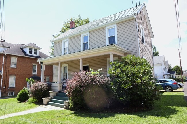 Building Photo - 430 S 6th St Unit 430 ADV