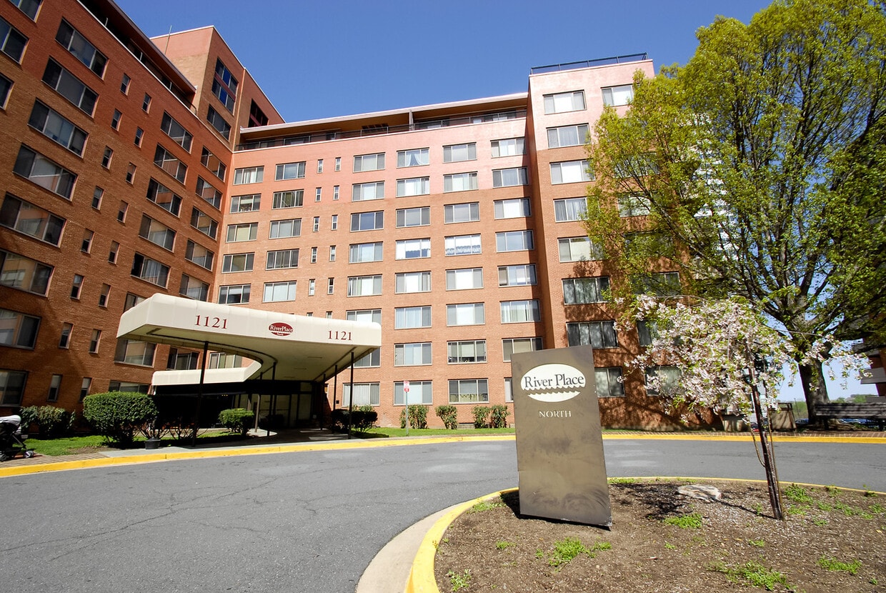 Photo - 1121 ARLINGTON Blvd (Arlington, VA)