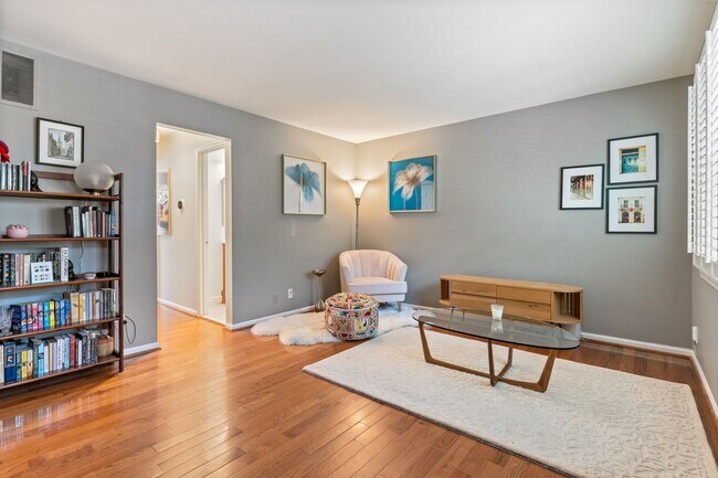 Photo - 1723 Price St