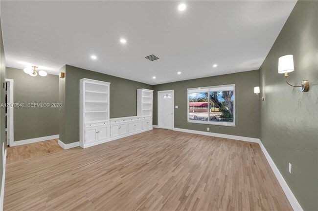 Photo - 3145 Segovia St