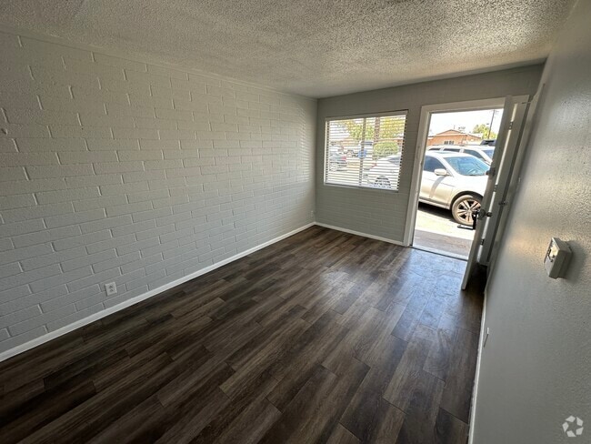 Building Photo - 3123 W Almeria Rd Unit 4 Rental