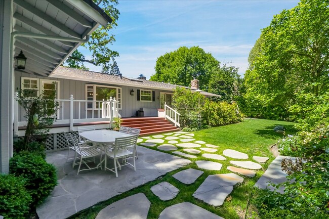 Photo - 1064 Westridge Ave