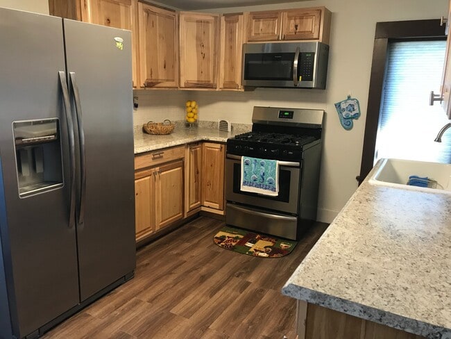 1408 16th St Unit Upstairs