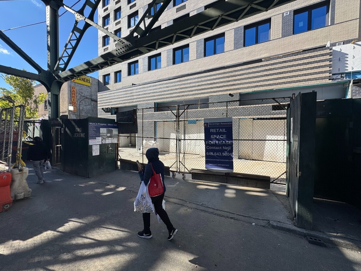 Photo - 1985 Jerome Ave Unit 0