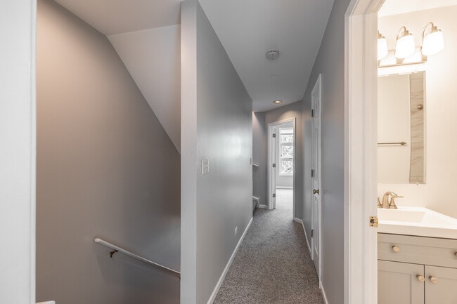 Photo - 855 W Erie St