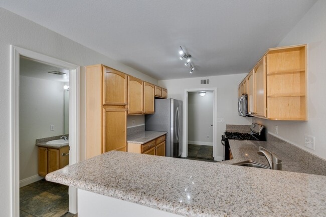 Photo - Modern 2 Bed, 2.5 Bath Henderson Townhome