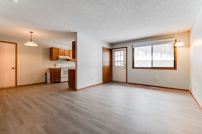 Photo - 2 Bedroom Condo in idyllic setting!